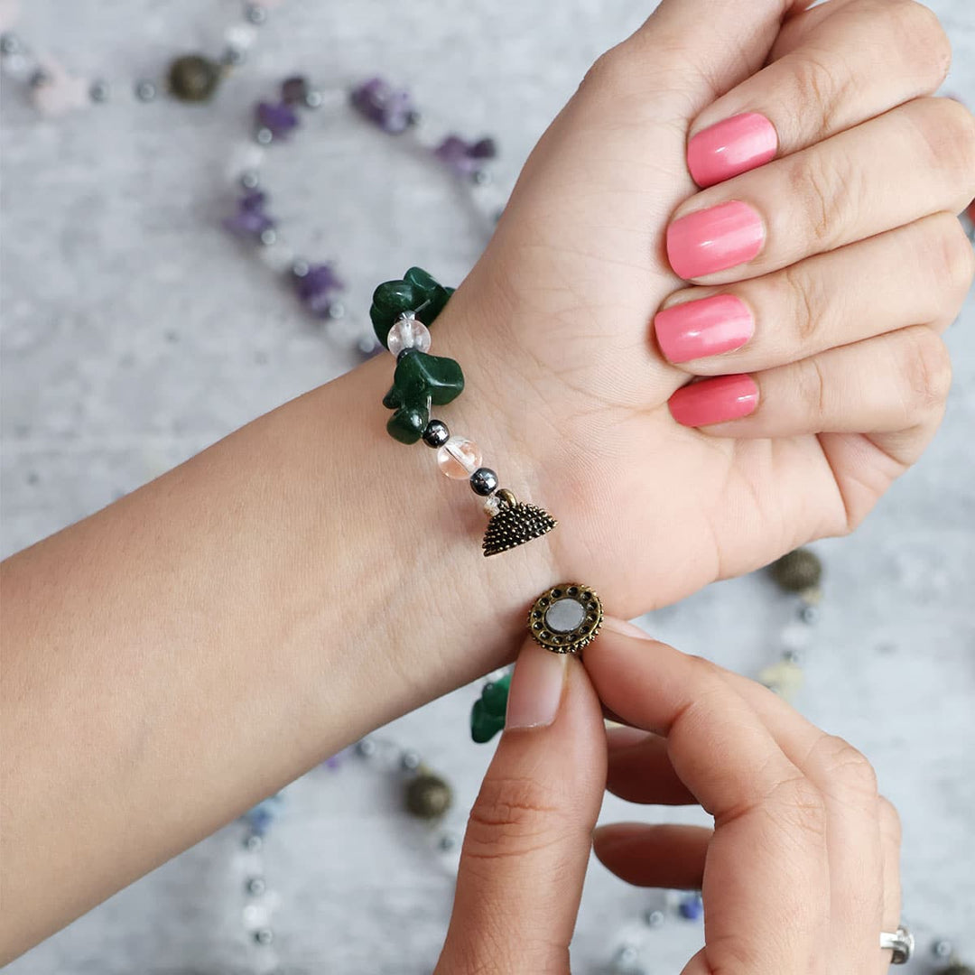 Green Jade Chips Magnetic Lock Bracelet