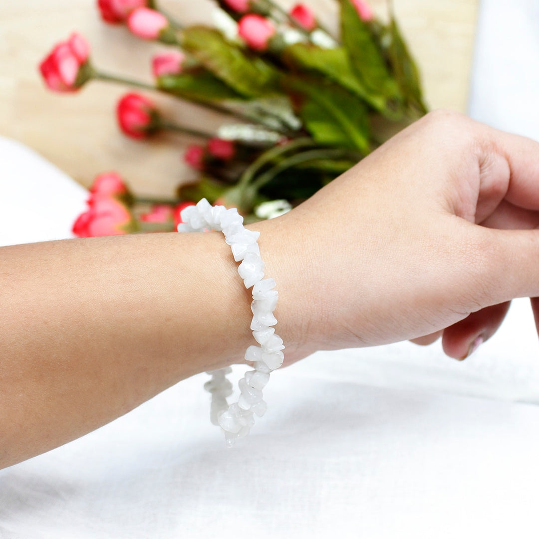 Moonstone Chips Elastic Bracelet