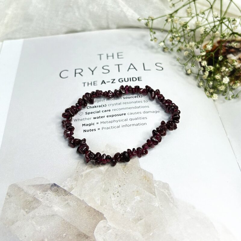 Garnet Chips Elastic Bracelet