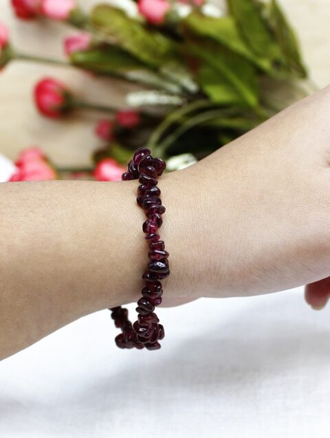 Garnet Chips Elastic Bracelet